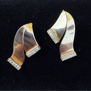 Vintage Gold Tone Abstract Clip On Earrings in Scroll Ribbon Design that Sparkle